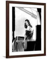 GILDA, 1946 directed by CHARLES VIDOR Rita Hayworth (b/w photo)-null-Framed Photo