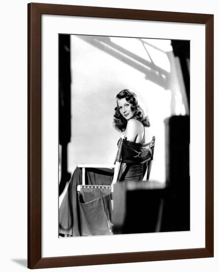 GILDA, 1946 directed by CHARLES VIDOR Rita Hayworth (b/w photo)-null-Framed Photo