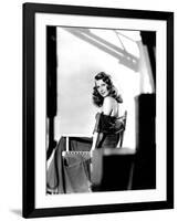 GILDA, 1946 directed by CHARLES VIDOR Rita Hayworth (b/w photo)-null-Framed Photo