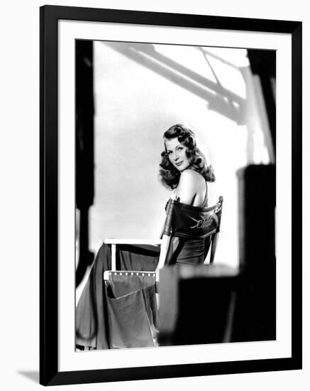 GILDA, 1946 directed by CHARLES VIDOR Rita Hayworth (b/w photo)-null-Framed Photo