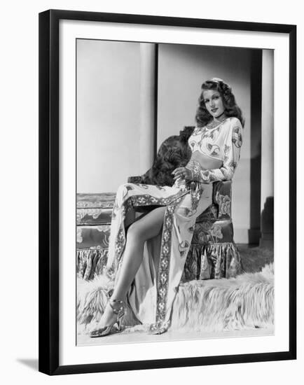 GILDA, 1946 directed by CHARLES VIDOR Rita Hayworth (b/w photo)-null-Framed Photo