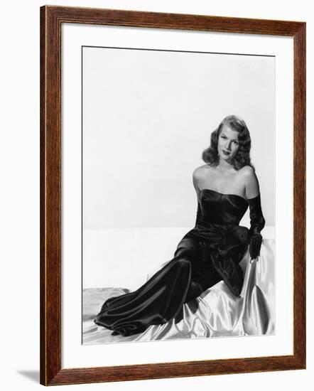 GILDA, 1946 directed by CHARLES VIDOR Rita Hayworth (b/w photo)-null-Framed Photo