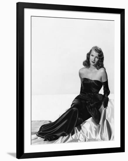 GILDA, 1946 directed by CHARLES VIDOR Rita Hayworth (b/w photo)-null-Framed Photo