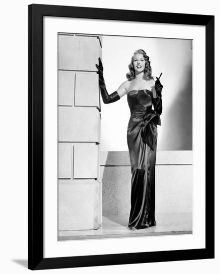 GILDA, 1946 directed by CHARLES VIDOR Rita Hayworth (b/w photo)-null-Framed Photo