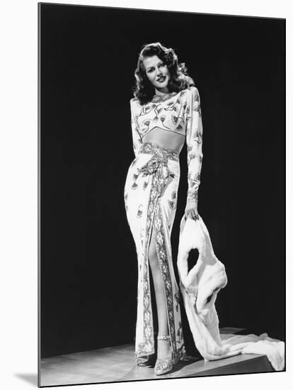 Gilda directed by Charles Vidor with Rita Hayworth 1946 (b/w photo)-null-Mounted Photo