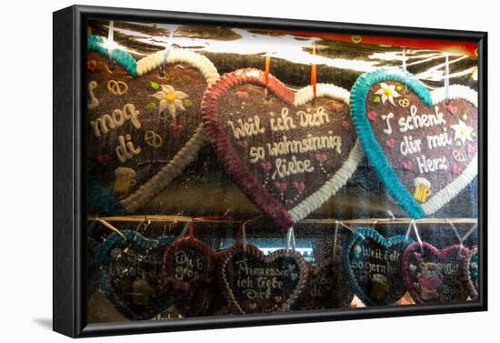 Gingerbread hearts in the rain, Oktoberfest, Munich-Christine Meder stage-art.de-Framed Photographic Print