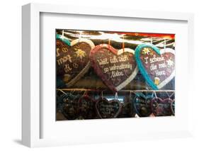 Gingerbread hearts in the rain, Oktoberfest, Munich-Christine Meder stage-art.de-Framed Photographic Print