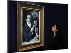 Giovanna Bertazzoni Poses for Photographers in Front of 1903 Pablo Picasso's "The Absinthe Drinker"-null-Mounted Photographic Print