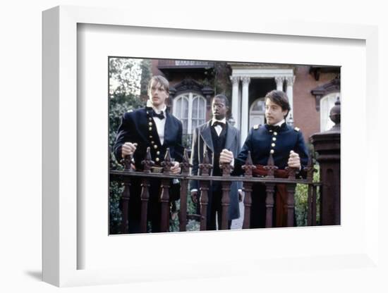Glory (Pour la gloire) by EdwardZwick with Cary Elwes, Andre Braugher and Matthew Broderick., 1989 -null-Framed Photo
