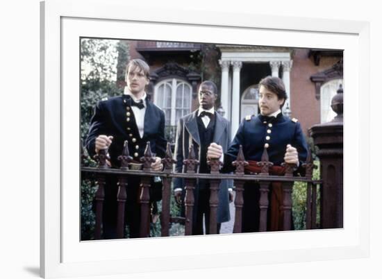 Glory (Pour la gloire) by EdwardZwick with Cary Elwes, Andre Braugher and Matthew Broderick., 1989 -null-Framed Photo