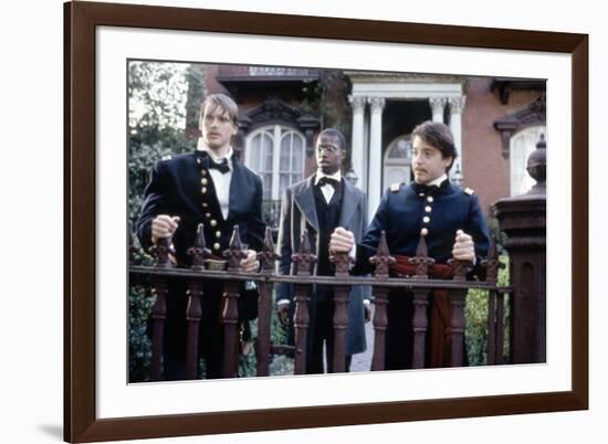 Glory (Pour la gloire) by EdwardZwick with Cary Elwes, Andre Braugher and Matthew Broderick., 1989 -null-Framed Photo