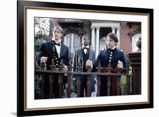 Glory (Pour la gloire) by EdwardZwick with Cary Elwes, Andre Braugher and Matthew Broderick., 1989 -null-Framed Photo