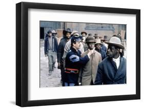 Glory (Pour la gloire) by EdwardZwick with John Finn and Andre Braugher, 1989 (guerre by Secession)-null-Framed Photo