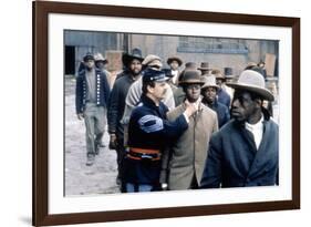 Glory (Pour la gloire) by EdwardZwick with John Finn and Andre Braugher, 1989 (guerre by Secession)-null-Framed Photo