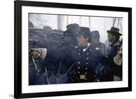 Glory (Pour la gloire) by EdwardZwick with Matthew Broderick., 1989 (guerre by Secession) (photo)-null-Framed Photo