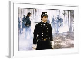 Glory (Pour la gloire) by EdwardZwick with Matthew Broderick, 1989 (guerre by Secession) (photo)-null-Framed Photo