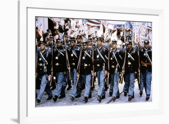 Glory (Pour la gloire) by EdwardZwick with Morgan Freeman, 1989 (guerre by Secession) (photo)-null-Framed Photo