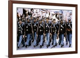 Glory (Pour la gloire) by EdwardZwick with Morgan Freeman, 1989 (guerre by Secession) (photo)-null-Framed Photo