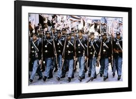 Glory (Pour la gloire) by EdwardZwick with Morgan Freeman, 1989 (guerre by Secession) (photo)-null-Framed Photo