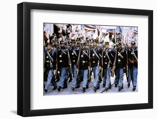 Glory (Pour la gloire) by EdwardZwick with Morgan Freeman, 1989 (guerre by Secession) (photo)-null-Framed Photo