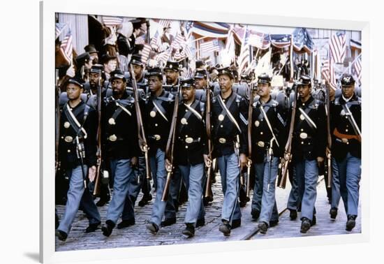 Glory (Pour la gloire) by EdwardZwick with Morgan Freeman, 1989 (guerre by Secession) (photo)-null-Framed Photo