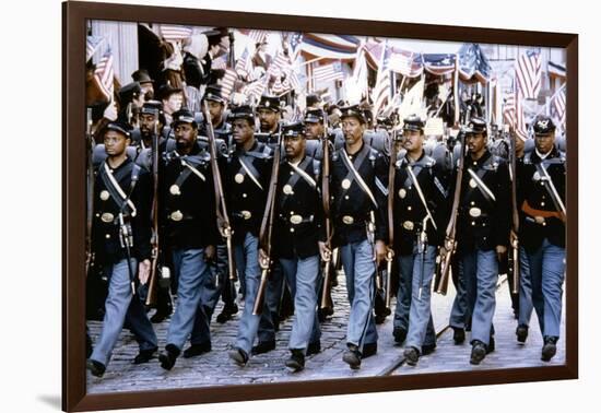 Glory (Pour la gloire) by EdwardZwick with Morgan Freeman, 1989 (guerre by Secession) (photo)-null-Framed Photo