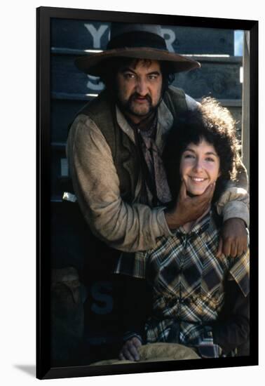 GOIN' SOUTH, 1978 directed by JACK NICHOLSON John Belushi and Mary Steenburgen (photo)-null-Framed Photo