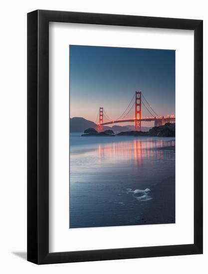 Golden Gate Bridge in sunset-Belinda Shi-Framed Photographic Print