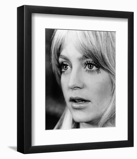 Goldie Hawn - Shampoo-null-Framed Photo