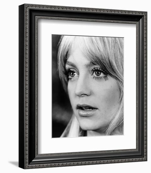 Goldie Hawn - Shampoo-null-Framed Photo