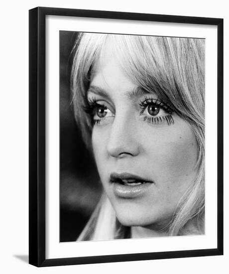 Goldie Hawn - Shampoo-null-Framed Photo