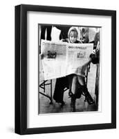 Goldie Hawn - The Girl from Petrovka-null-Framed Photo