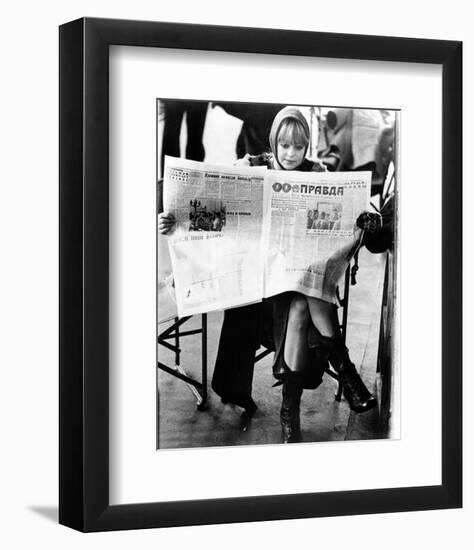 Goldie Hawn - The Girl from Petrovka-null-Framed Photo