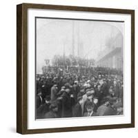 Gordon Highlanders Embarking for South Africa, Liverpool, Lancashire, 1899-Underwood & Underwood-Framed Giclee Print