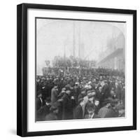 Gordon Highlanders Embarking for South Africa, Liverpool, Lancashire, 1899-Underwood & Underwood-Framed Giclee Print