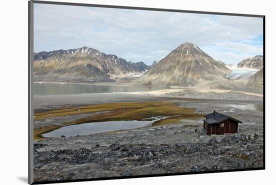 Governor's Cabin at Trinityhamn, Magdalenefjord, Svalbard, Norway, Scandinavia, Europe-David Lomax-Mounted Photographic Print