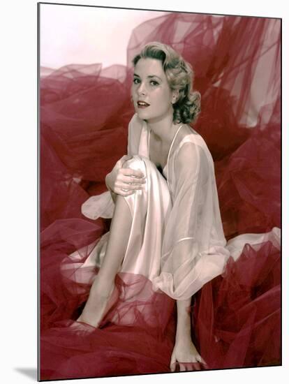 Grace Kelly (1929- 1982) promo photo for film Rear window, 1954 (photo)-null-Mounted Photo