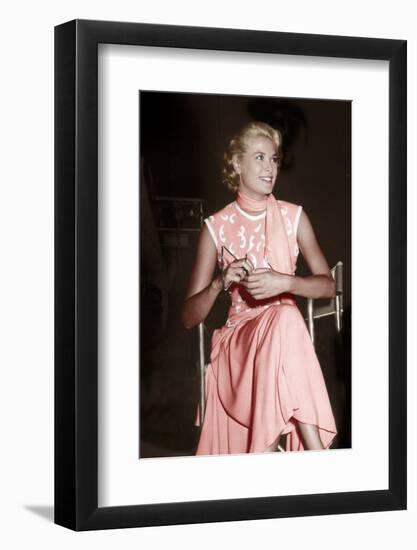 Grace Kelly sur le tournage du film La Main au Collet TO CATCH A THIEF, 1955 colourized document (p-null-Framed Photo