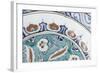 Grand plat au lambrequin bleu et rouge-null-Framed Giclee Print