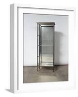 Grande vitrine sur pieds en verre-null-Framed Giclee Print