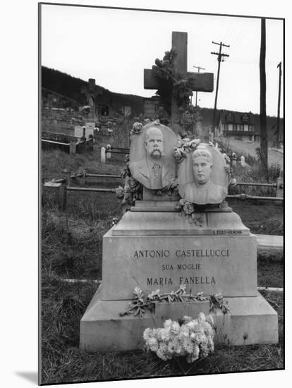 Gravestone in Bethlehem graveyard, Pennsylvania, 1935-Walker Evans-Mounted Photographic Print