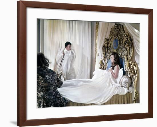 Great Catherine, by GordonFlemyng, with irish actor Peter O'Toole and french actress Jeanne Moreau,-null-Framed Photo