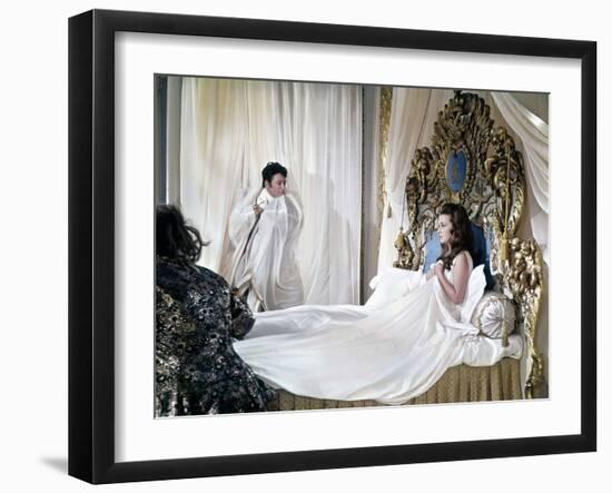 Great Catherine, by GordonFlemyng, with irish actor Peter O'Toole and french actress Jeanne Moreau,-null-Framed Photo