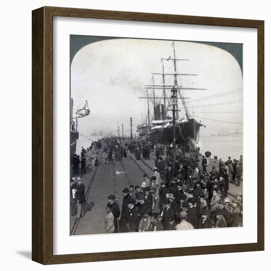 Greetings for Newcomers on the Pier Alongside the Pacific Mail Ss 'China, at Yokohama, Japan, 1904-Underwood & Underwood-Framed Giclee Print