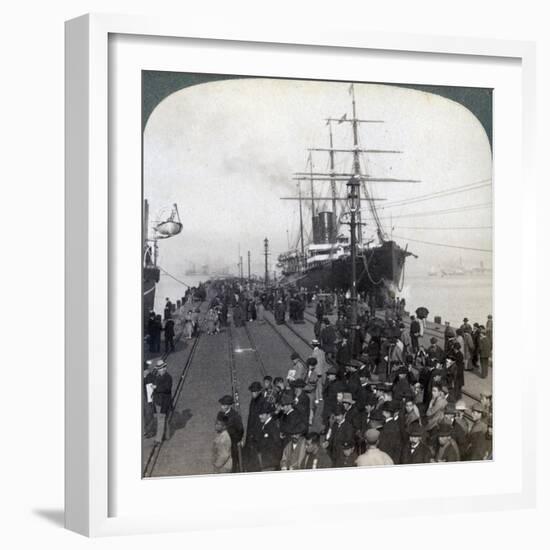 Greetings for Newcomers on the Pier Alongside the Pacific Mail Ss 'China, at Yokohama, Japan, 1904-Underwood & Underwood-Framed Giclee Print