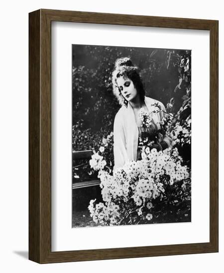 Greta Garbo (1905-1990)-null-Framed Giclee Print