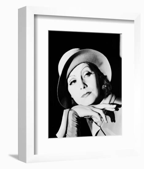 Greta Garbo-null-Framed Photo