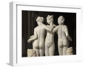 Groupe statuaire  : Les Trois grâces-null-Framed Giclee Print