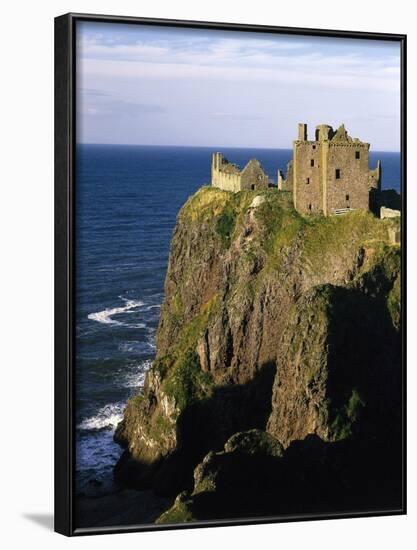 GrovŸbritannien, Schottland, Grampian , Nahe Stonehaven, Dunnottar Castle, Burgruine, Burg-Thonig-Framed Photographic Print