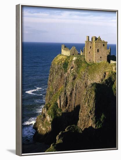 GrovŸbritannien, Schottland, Grampian , Nahe Stonehaven, Dunnottar Castle, Burgruine, Burg-Thonig-Framed Photographic Print